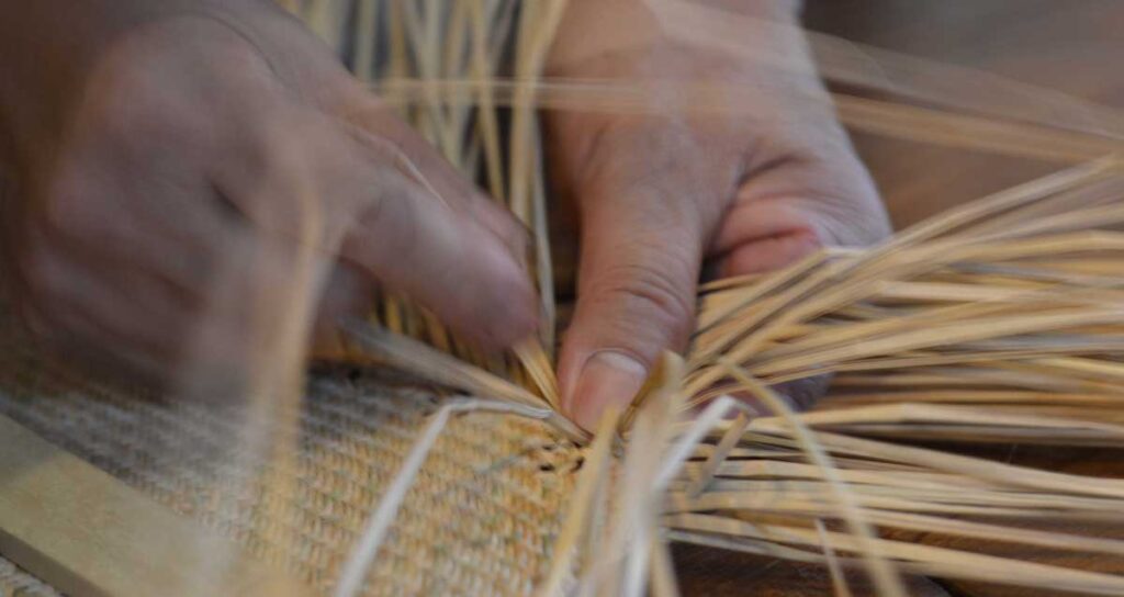 Rattan ist pure Handarbeit