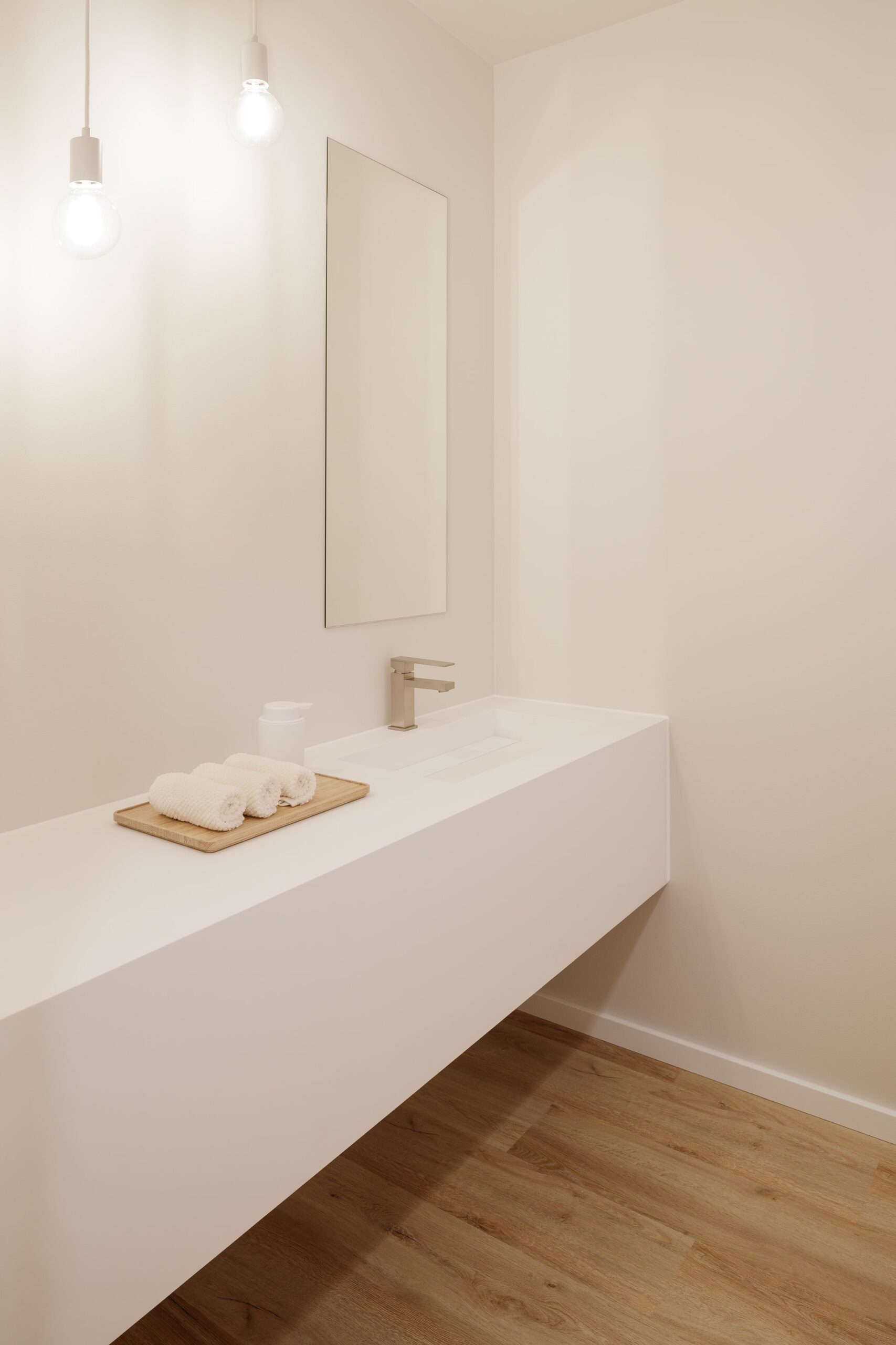 Das WC von LB Dermetics mit einer ebenfalls entspannenden und minimalistischen Atmosphäre ©photocredit Alexandra Lechner Photography